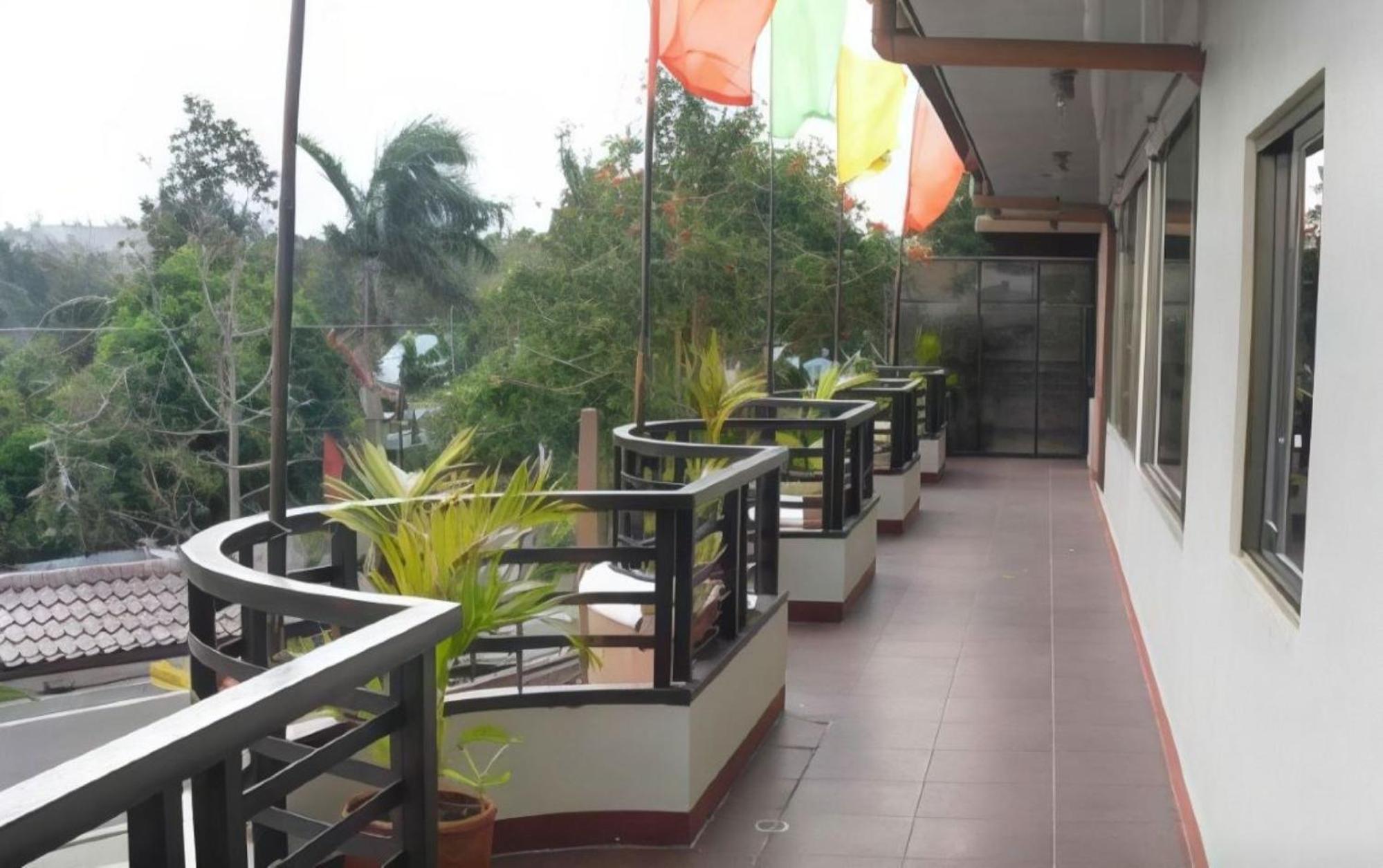 Reddoorz At Tagaytay Road Hotel Tagaytay City Bagian luar foto